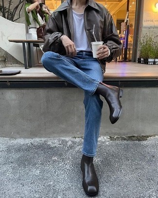 Une veste harrington à porter avec un jean bleu