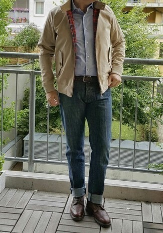 Une veste harrington à porter avec un jean bleu