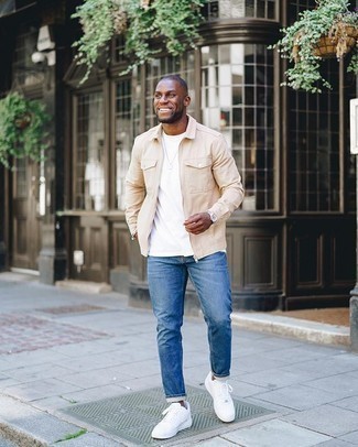 Une veste harrington à porter avec un jean bleu