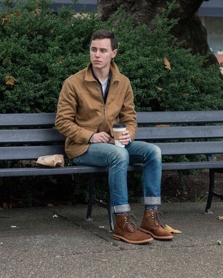 Une veste harrington à porter avec un jean bleu