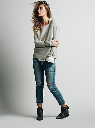 Un pull surdimensionné à porter avec un jean bleu