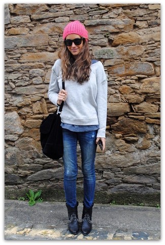 Un pull surdimensionné à porter avec un jean bleu