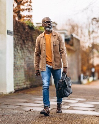 Un sweat-shirt à porter avec un jean bleu