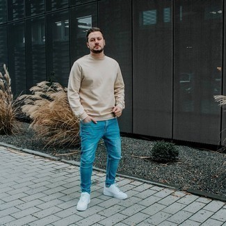 Un sweat-shirt à porter avec un jean bleu