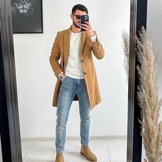 Un sweat-shirt à porter avec un jean bleu