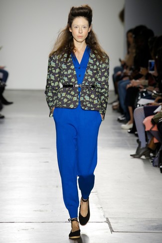 Comment porter une combinaison pantalon bleue