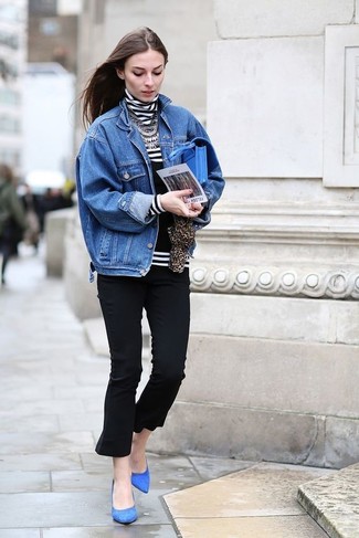 Comment porter un sac bandoulière en cuir bleu