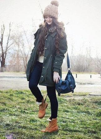 Comment porter un sac bandoulière en cuir bleu