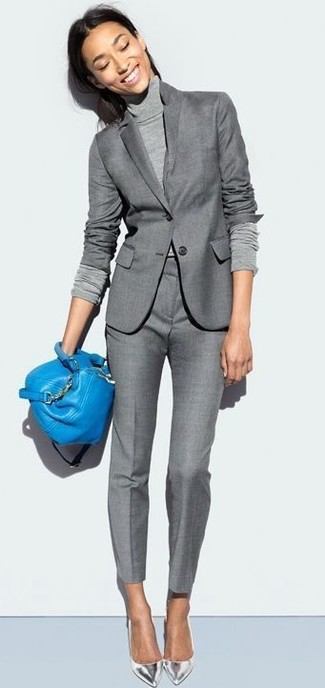 Comment porter un sac bandoulière en cuir bleu