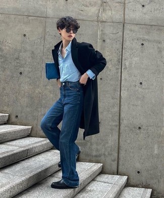 Comment porter une pochette en cuir bleue