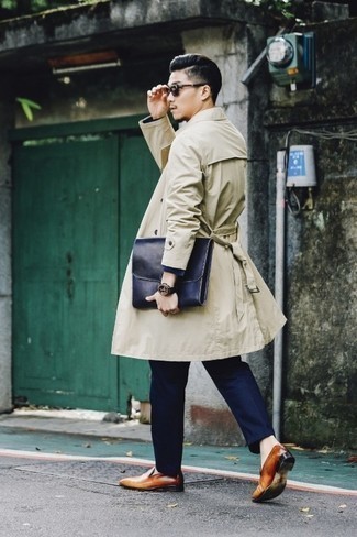 Comment porter une pochette en cuir bleue pour un style elégantes