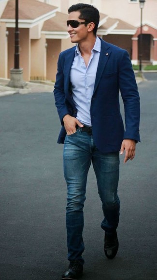 Comment porter un pantalon bleu en été