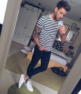 Comment porter un pantalon bleu pour un style relax