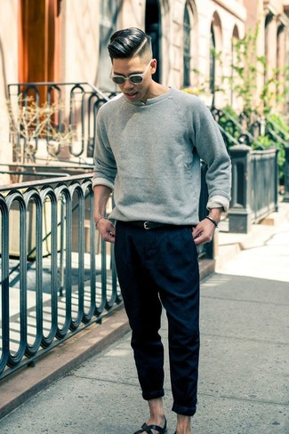 Comment porter un pantalon bleu pour un style relax