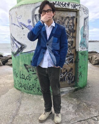 Comment porter un blazer à patchwork bleu à 30 ans