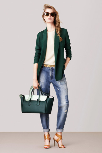 Comment porter un jean à patchwork bleu pour un style chic decontractés à 30 ans
