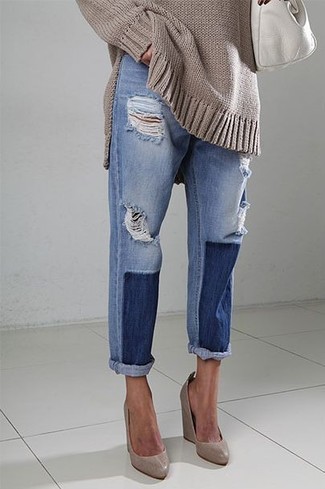 Comment porter un jean à patchwork bleu quand il fait chaud
