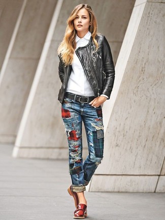 Comment porter un jean à patchwork bleu quand il fait chaud