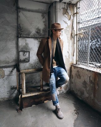 Comment porter un jean à patchwork bleu pour un style decontractés en automne