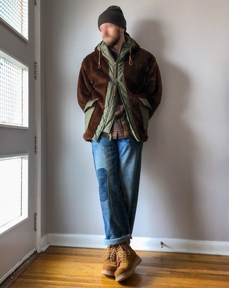Comment porter un jean à patchwork bleu pour un style decontractés en automne
