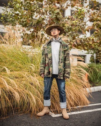 Comment porter un jean à patchwork bleu en automne