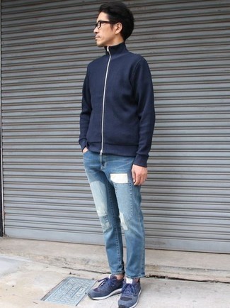 Comment porter un pantalon à patchwork bleu pour un style decontractés quand il fait chaud