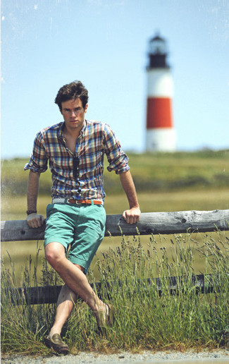 Comment porter une chemise à manches longues écossaise bleue