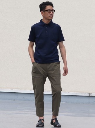 Comment porter un polo bleu pour un style relax