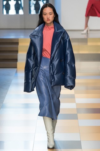 Comment porter une doudoune bleue