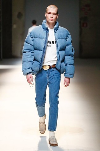 Comment porter une doudoune bleue