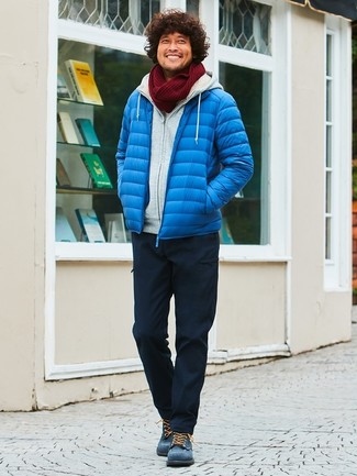 Comment porter une doudoune bleue