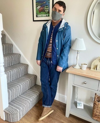 Comment porter un imperméable bleu quand il fait chaud