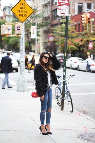 Comment porter un jean déchiré bleu en automne