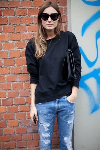 Comment porter un jean déchiré bleu en automne