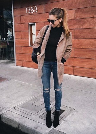 Comment porter un jean déchiré bleu en hiver
