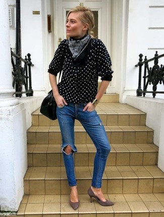 Comment porter un jean déchiré bleu