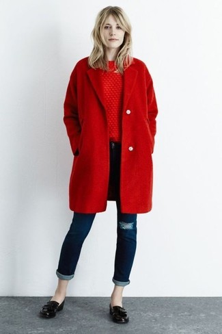 Comment porter un jean déchiré bleu en automne