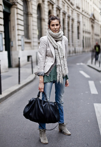 Comment porter un jean déchiré bleu