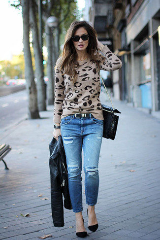 Comment porter un jean déchiré bleu en automne