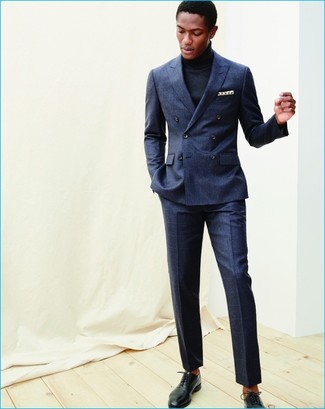 Comment porter un costume bleu avec des chaussures noires à 20 ans