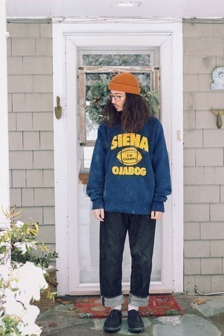 Comment porter un pull bleu au printemps
