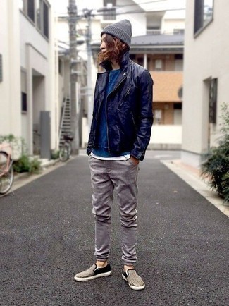 Comment porter un sweat-shirt bleu