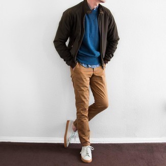 Comment porter un sweat-shirt bleu