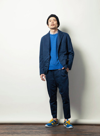 Comment porter un sweat-shirt bleu