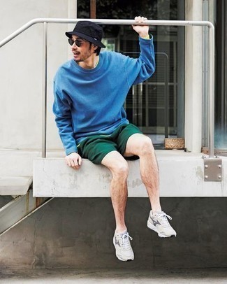 Comment porter un sweat-shirt bleu