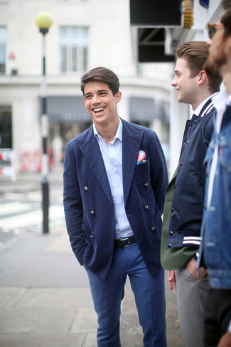 Comment porter une chemise à manches longues à rayures verticales bleue