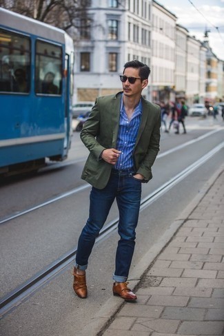 Comment porter une chemise à manches longues à rayures verticales bleue
