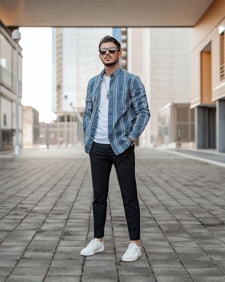 Comment porter une chemise à manches longues à rayures verticales bleue