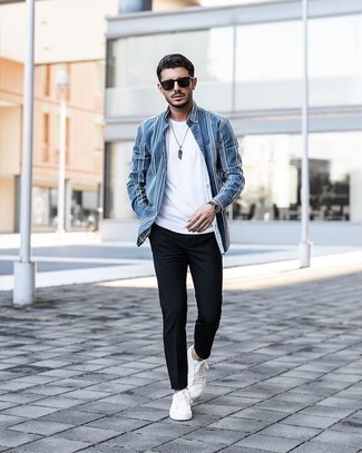 Comment porter une chemise à manches longues à rayures verticales bleue