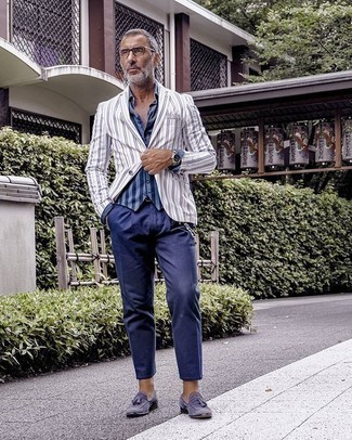 Comment porter un gilet à rayures verticales bleu